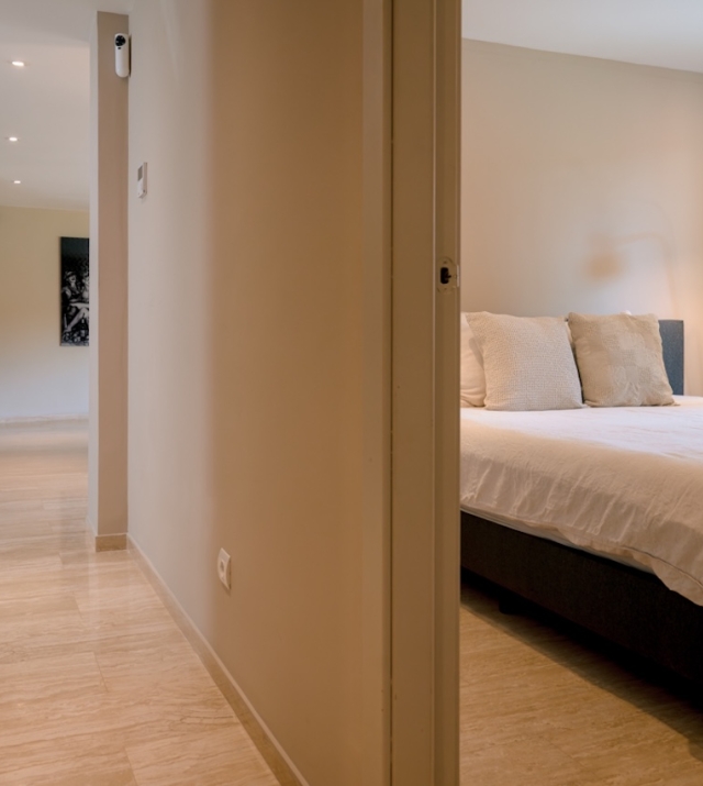 Resa Estates Ibiza apartment Ibiza sale verkoop Roca llisa bedroom hallway.JPG